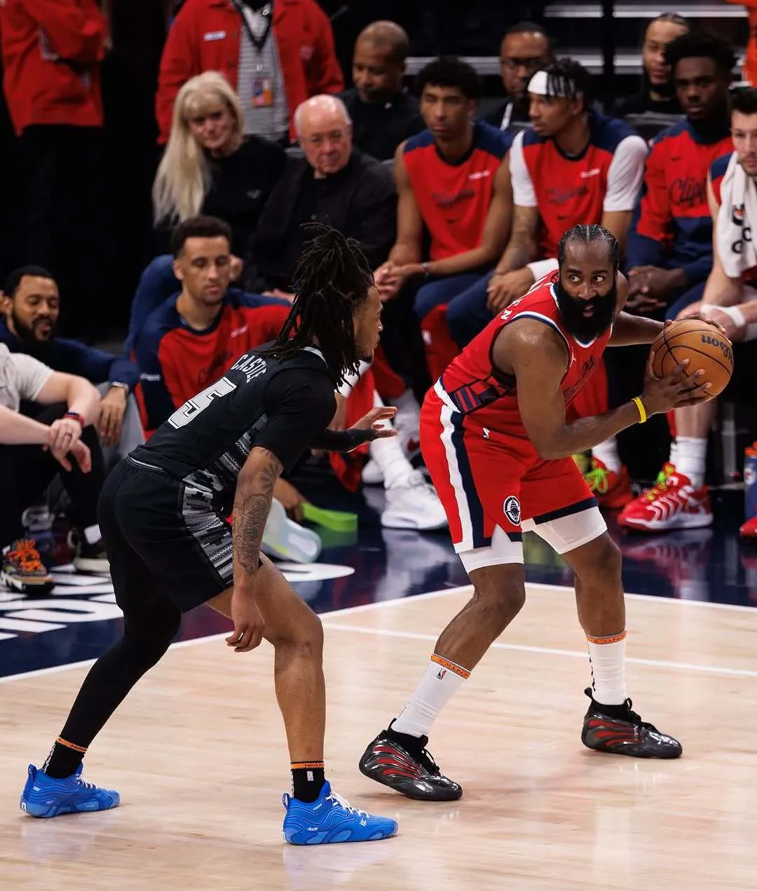 今夜社区盾焦点战,洛杉矶快船止住颓势,赛场秩序良好,球队文化再被提及的简单介绍雷竞技官网