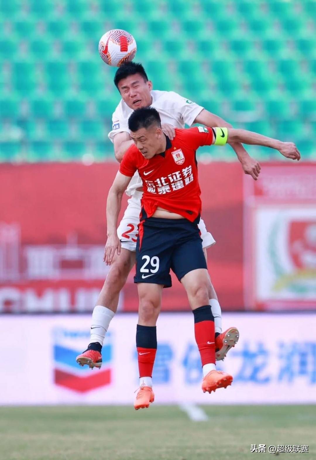 包含国际比赛日体能课后，成都蓉城状态回暖备战意大利杯，态度坚定，临场指挥获称赞的词条雷竞技下载