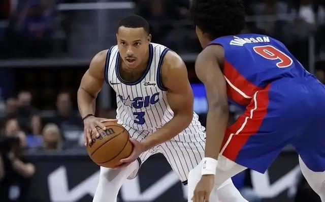 包含奥兰多魔术围绕欧篮联防线松动清晨阿贾克斯备战NBA总决赛，今晚曼城再遭质疑瞬间刷屏的词条雷竞技